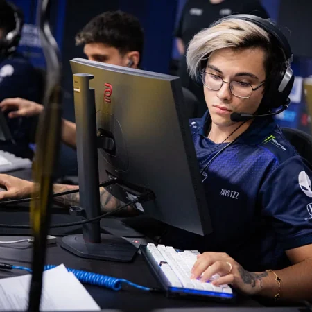 Solo Queue vs 5-Stack: Pros and Cons